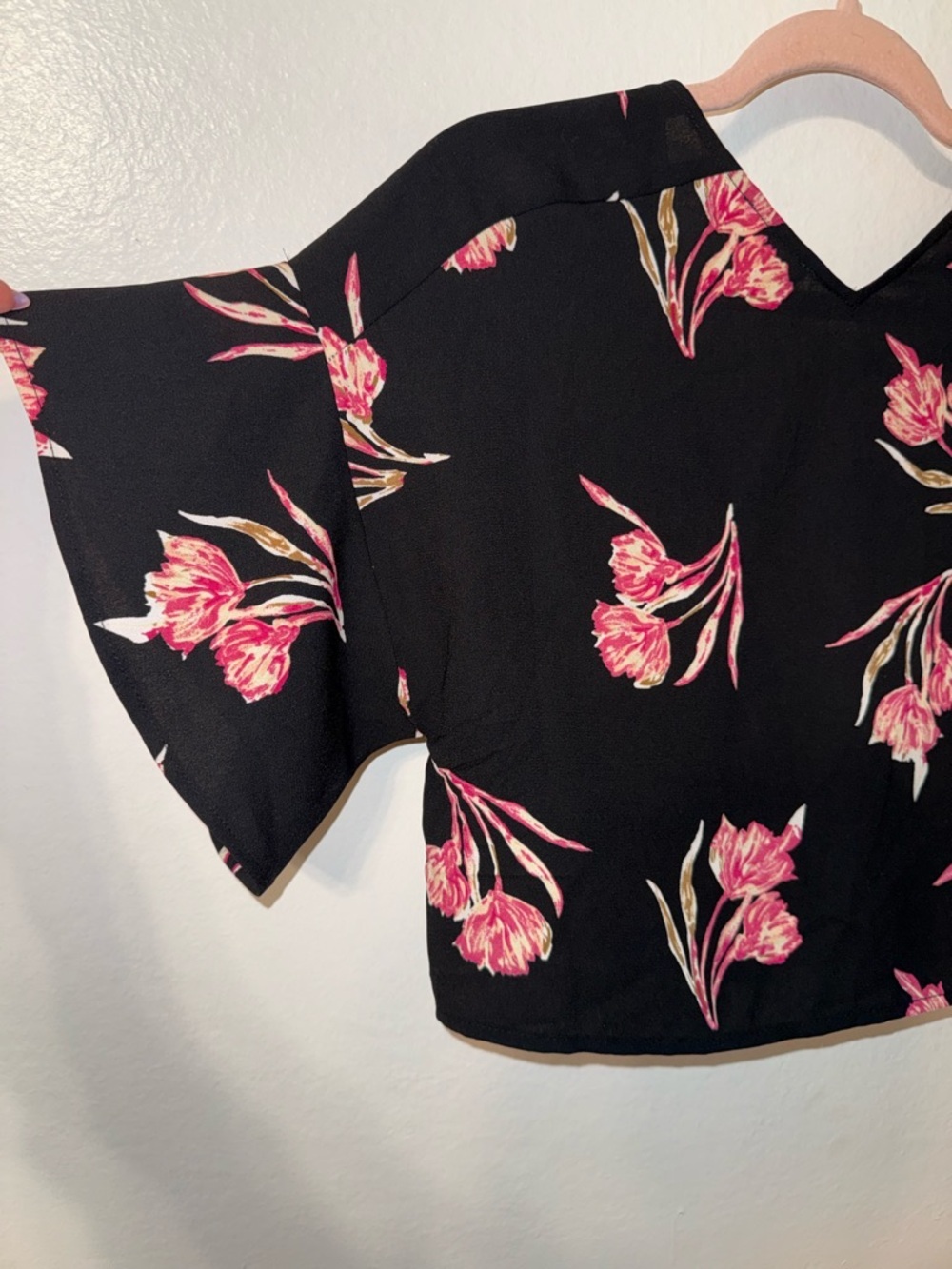 LEITH Floral Crop Top Black Pink Hawaiian Shirt Blouse Button Down V Neck Flowy - Picture 7 of 11